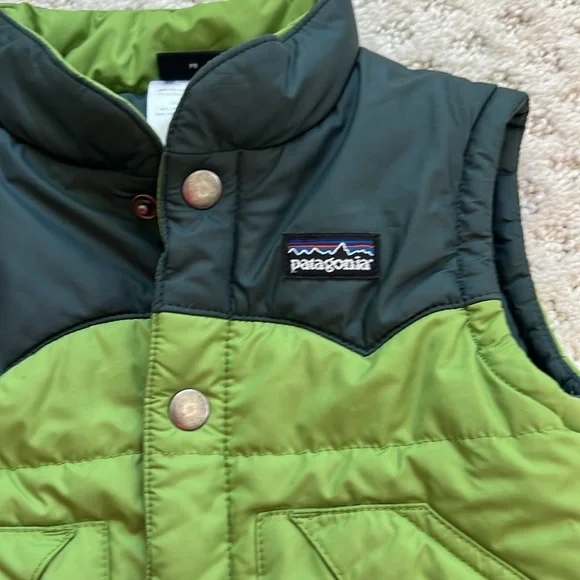 Patagonia Green Puffer Vest, 12 mo - Picture 5 of 5